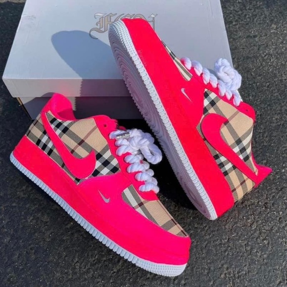 Nike Air Force One 1 Custom Burberry Sneakers - Picture 3 of 3